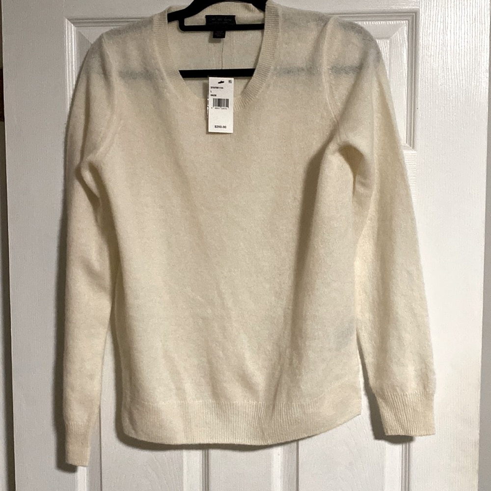 Size large.  Cashmere sweater.